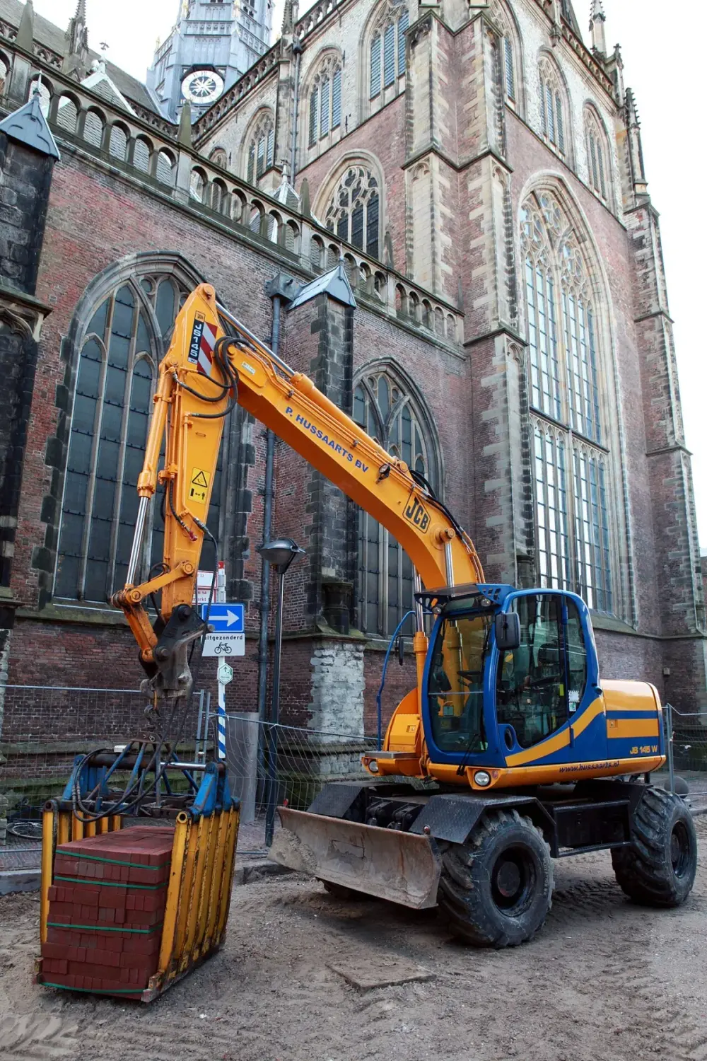 JCB JS175W